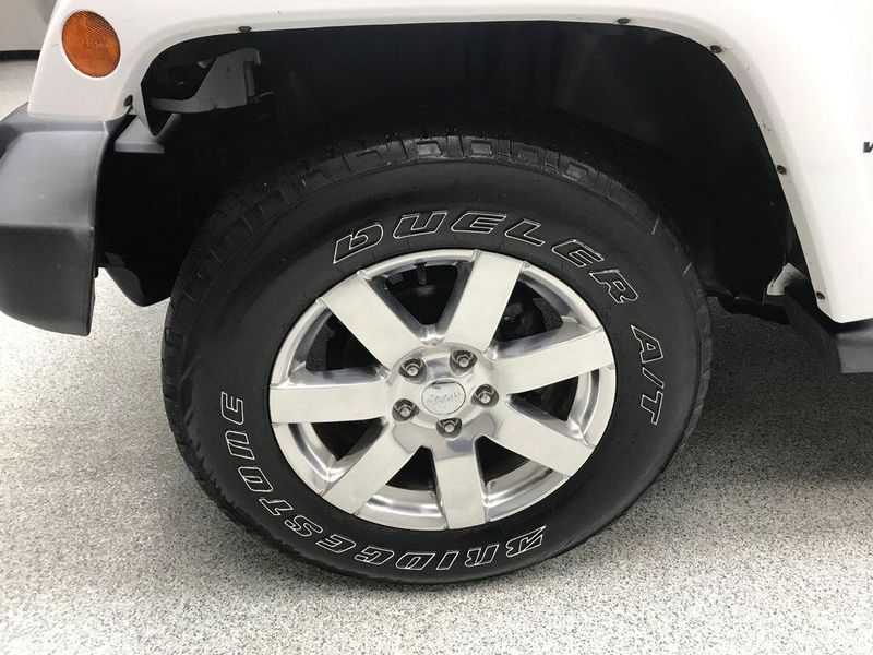 Used 2018 Jeep Wrangler JK Unlimited SaharaImage 2