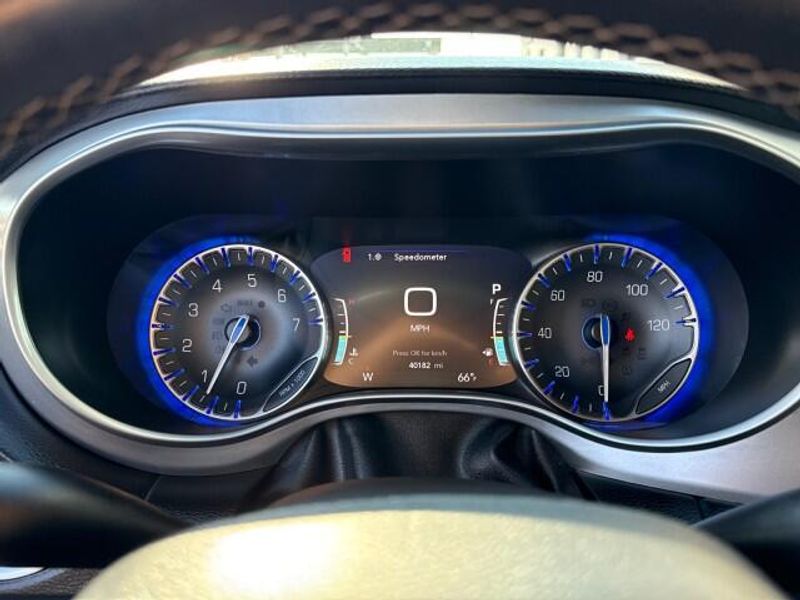 2019 Chrysler Pacifica Touring L photo 12