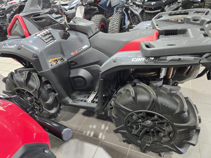 2025 Can-Am OUTLANDER XMR 850 GRANITE GREY AND LEGION RED Image 19
