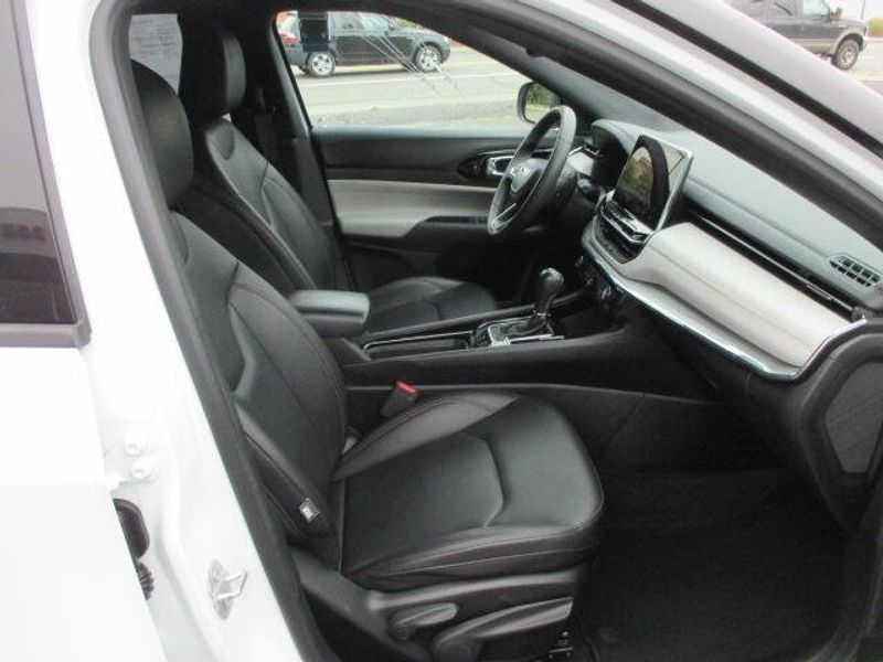 Used 2024 Jeep Compass LimitedImage 25
