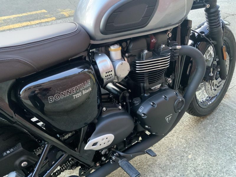 2025 Triumph BONNEVILLE T120 BLACK