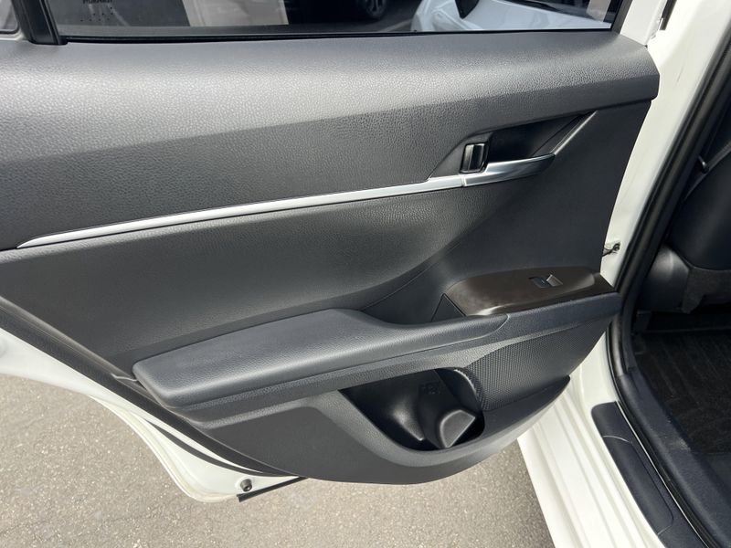 Used 2022 Toyota Camry Hybrid SEImage 18