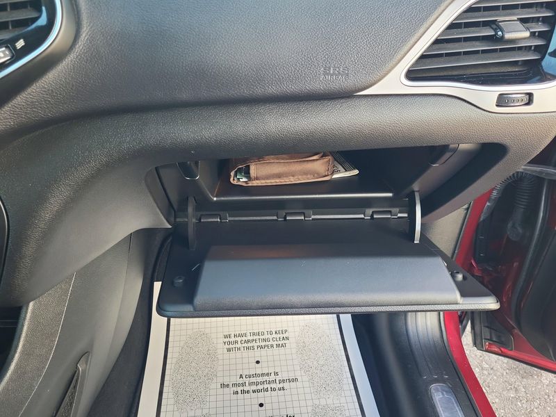 Used 2019 Jeep Cherokee LimitedImage 19