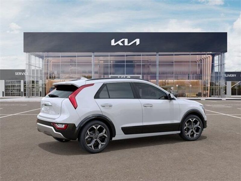 2025 Kia Niro SX TouringImage 6