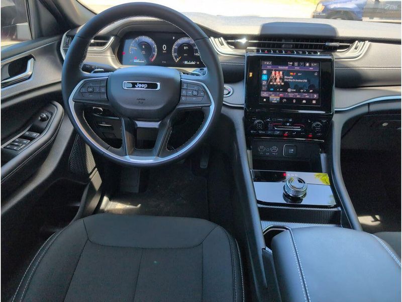 New 2026 Jeep Grand Cherokee L Laredo X 4x2Image 34