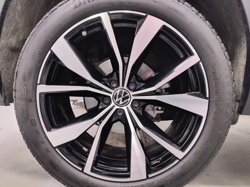 Used 2025 Volkswagen Atlas Cross Sport SEL Premium R-Line w/Sunroof/NavImage 12