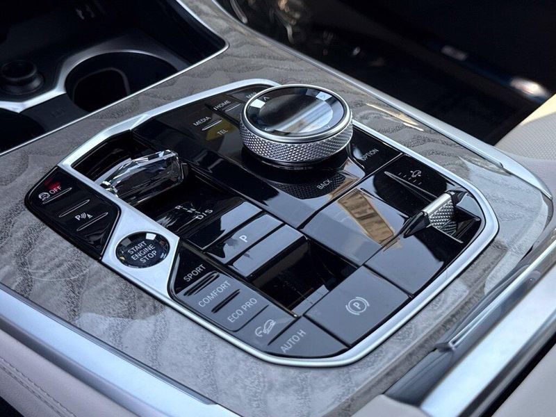 New 2027 BMW X7 xDrive40iImage 24