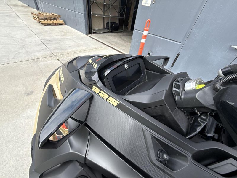 2025 Sea-Doo RXT-X 325 (SOUND SYSTEM) Image 12
