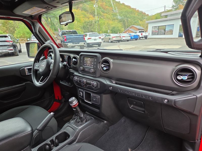 2022 Jeep Wrangler Sport photo 18