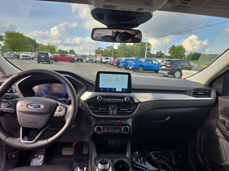 2022 Ford Escape Titanium photo 14