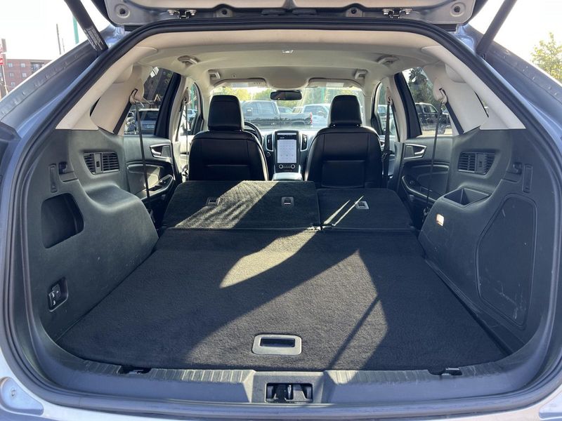 2022 Ford Edge Titanium photo 38