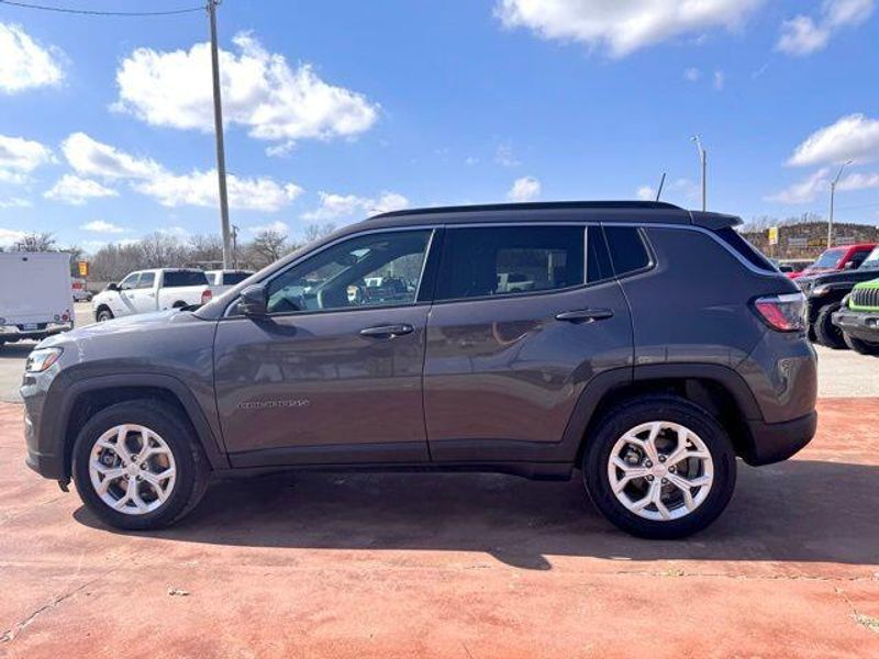 Used 2024 Jeep Compass LatitudeImage 9