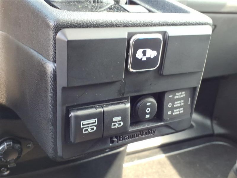 Used 2024 Toyota Sienna XLEImage 20
