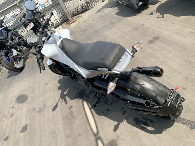 Used 2023 Husqvarna Svartpilen 401 Image 16