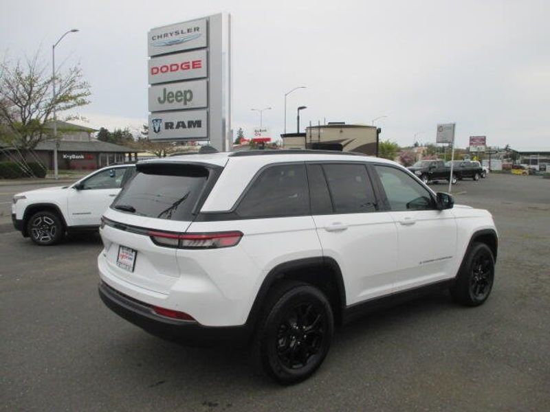 New 2026 Jeep Grand Cherokee Laredo Altitude 4x4Image 7