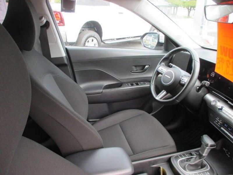 Used 2024 Hyundai Kona SELImage 24