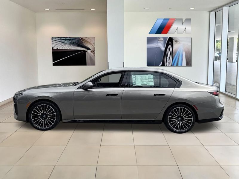 2025 BMW 7 Series 760i xDriveImage 8