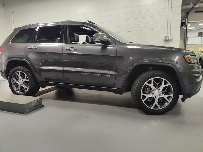 2019 Jeep Grand Cherokee Limited photo 2