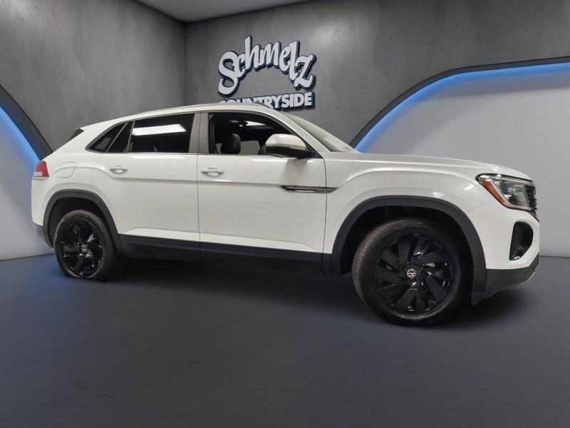 Used 2026 Volkswagen Atlas Cross Sport SE AWD w/Technology & SunroofImage 4
