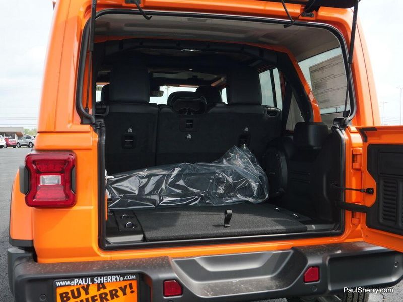 2025 Jeep Wrangler 4-door SaharaImage 18