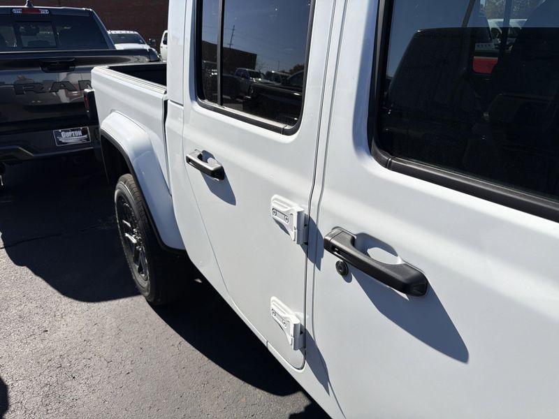 New 2026 Jeep Gladiator Sport S 4x4Image 5