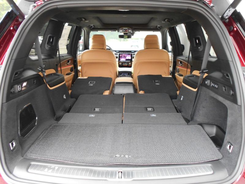 2025 Jeep Grand Cherokee L Image 16