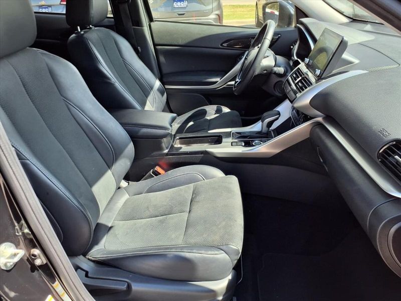 2024 Mitsubishi Eclipse Cross SE photo 3