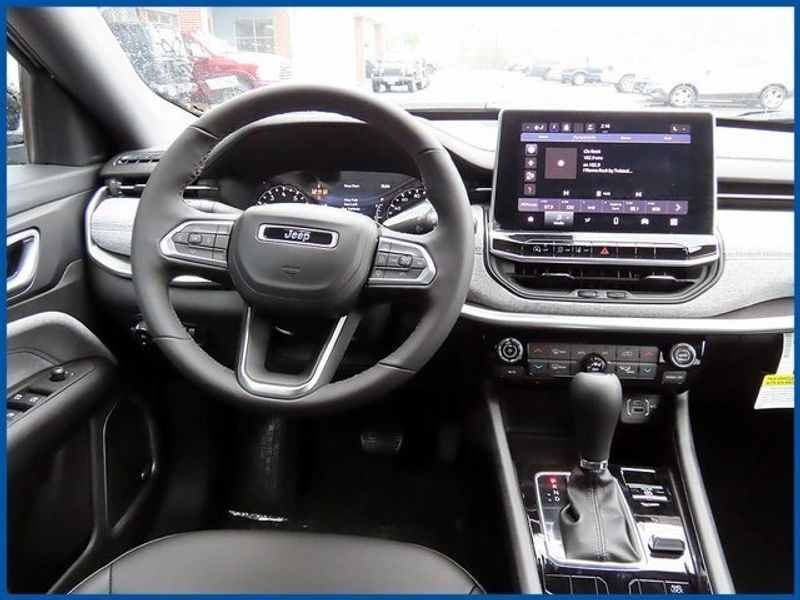 2023 Jeep Compass LatitudeImage 11