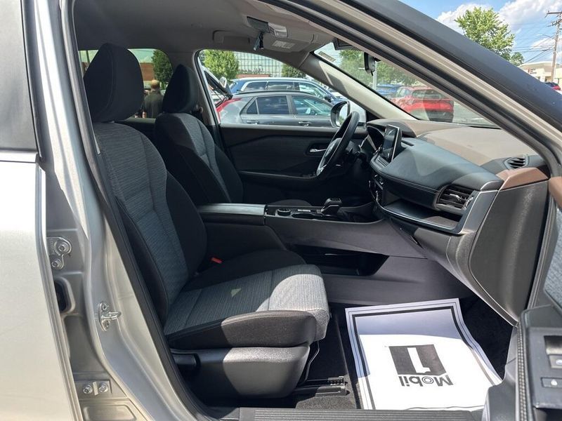 Used 2023 Nissan Rogue SVImage 16