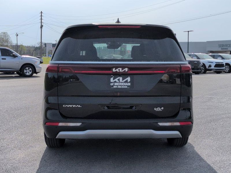 2024 Kia Carnival LXImage 4