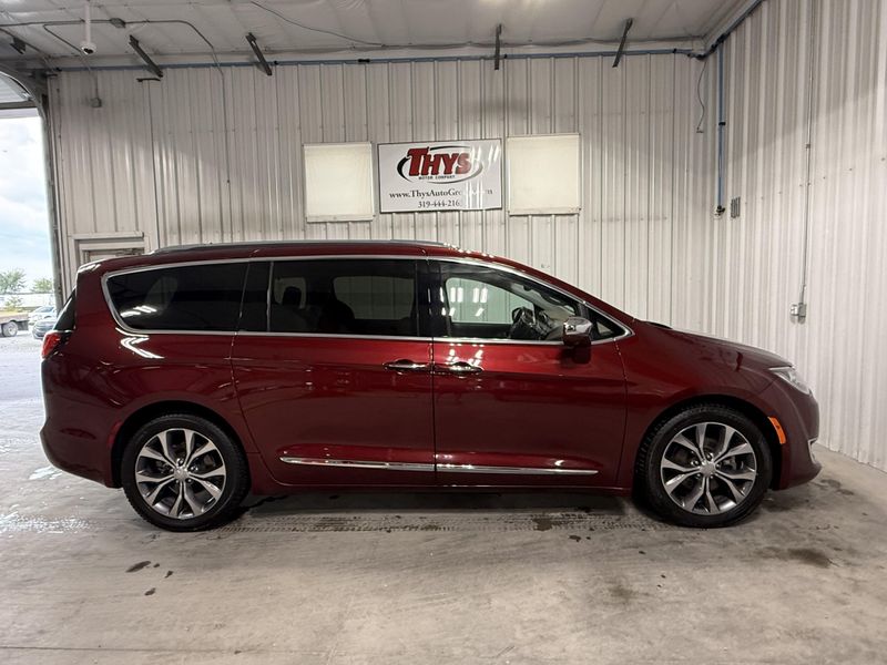 Used 2017 Chrysler Pacifica LimitedImage 2