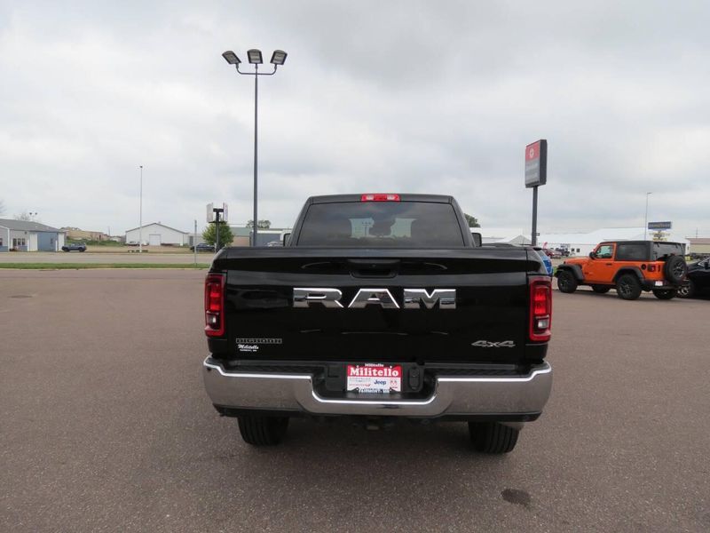 Used 2026 RAM 2500 Big Horn 4x4 4dr Crew Cab 6.3 ft. SB PickupImage 5