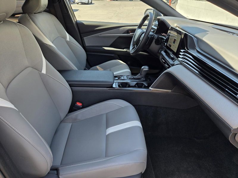 Used 2025 Toyota Camry SE (Natl)