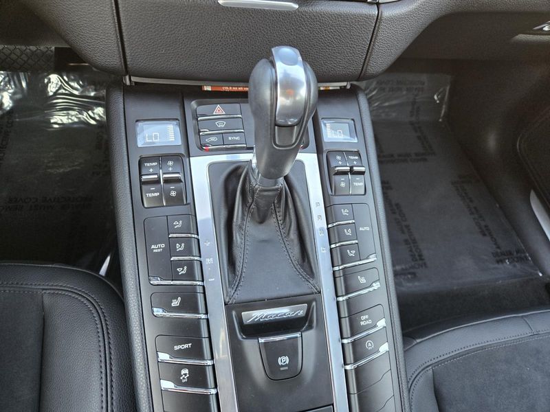 2016 Porsche Macan S photo 10