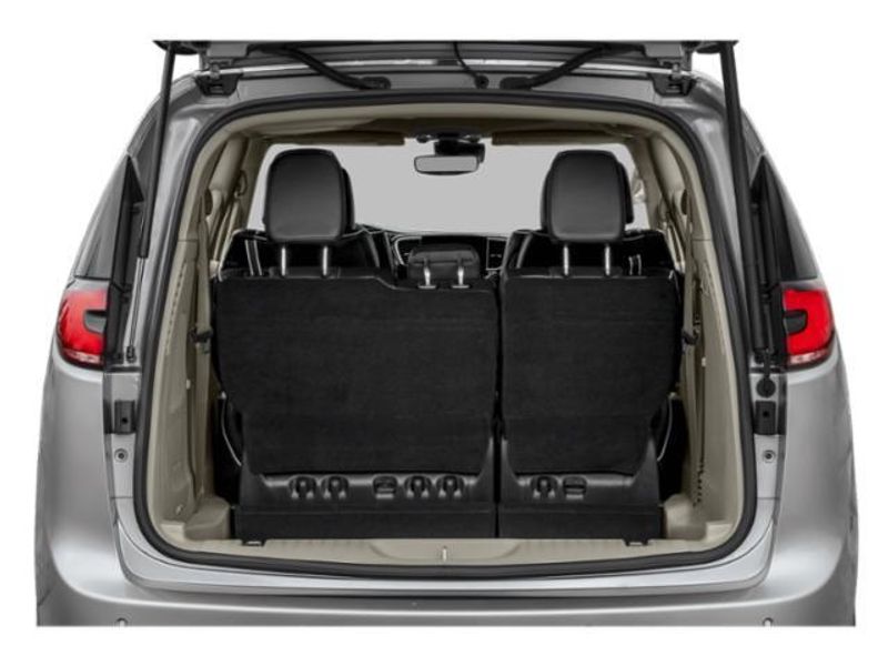 2024 Chrysler Pacifica Pinnacle photo 11