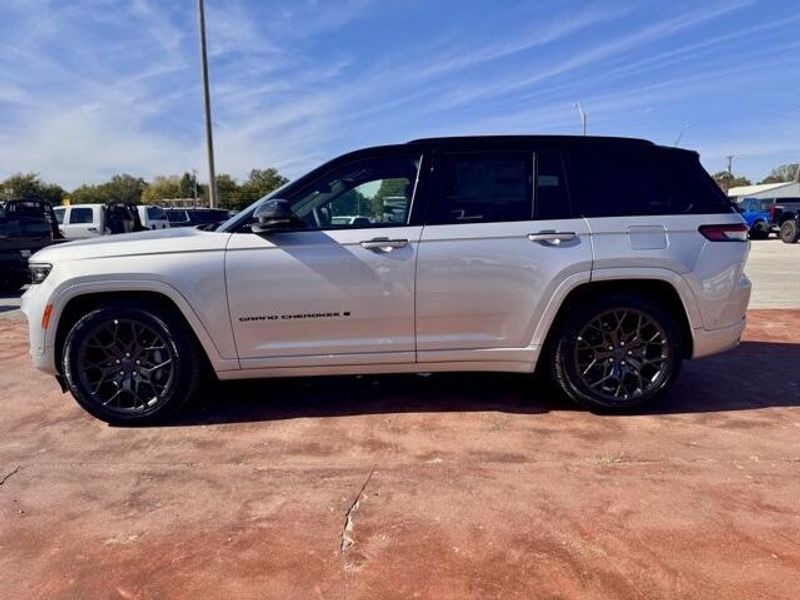 New 2025 Jeep Grand Cherokee Summit Reserve 4x4Image 9