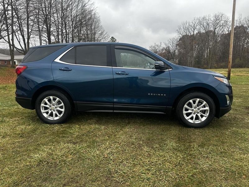 2019 Chevrolet Equinox LT photo 2