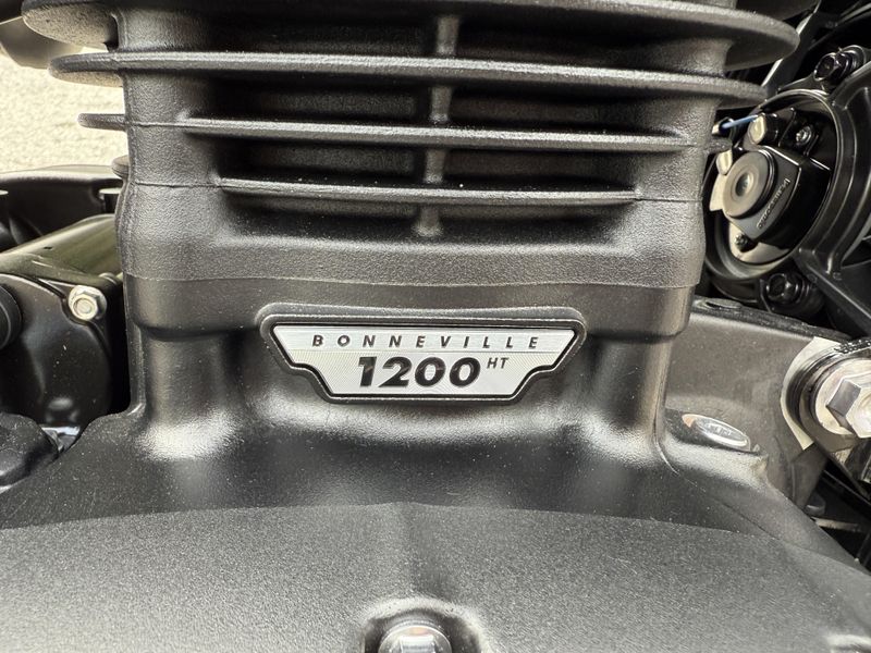 2025 Triumph Bonneville Bobber