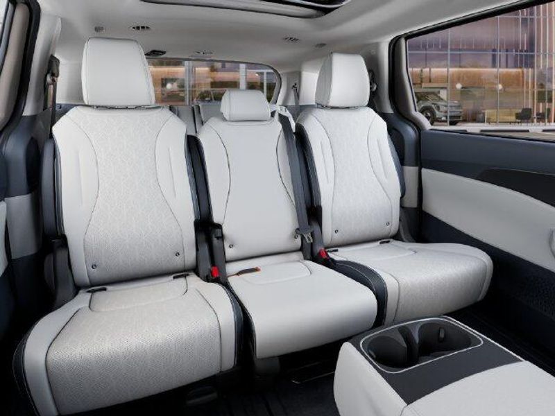 New 2027 Kia Carnival SXImage 17