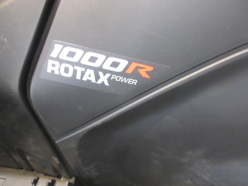NEW 2026 CAN-AM OUTLANDER MAX LIMITED 1000R Image 12