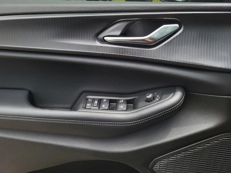 2025 Jeep Grand Cherokee LaredoImage 28