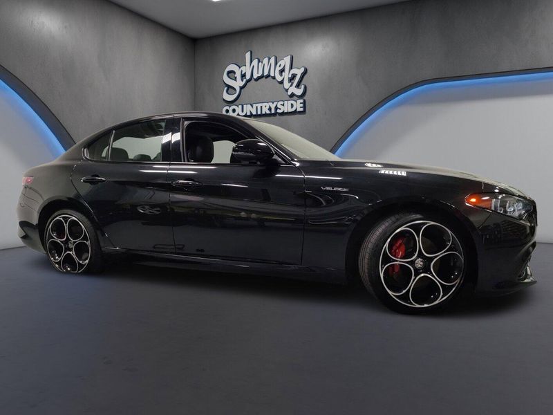 Used 2025 Alfa Romeo Giulia Veloce Premium AWD w/SunroofImage 3
