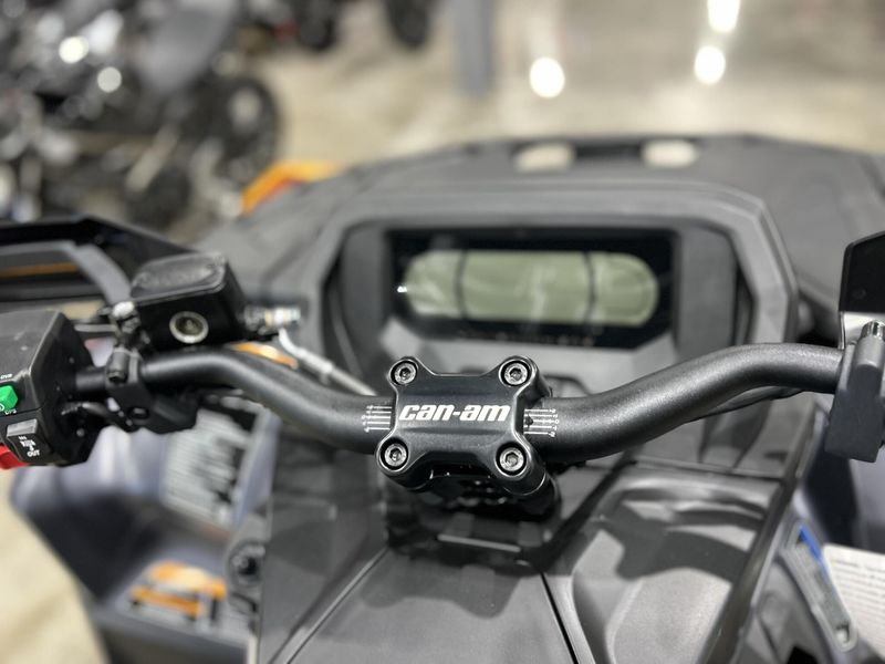 New 2025 Can-Am OUTLANDER MAX XT-P 1000R Image 17