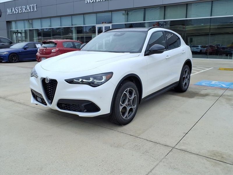 New 2025 Alfa Romeo Stelvio AWDImage 2