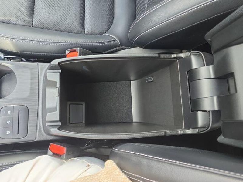 2022 Ford Escape Titanium photo 25