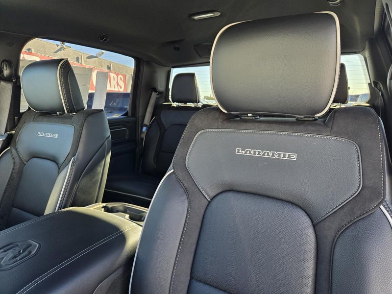 New 2026 RAM 1500 Laramie Crew Cab 4x2 5'7' Box