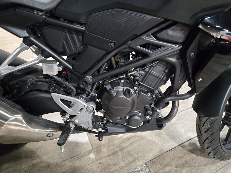 USED 2023 HONDA CB300R ABS Image 12