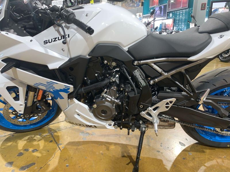 New 2026 Suzuki GSX-8R Image 12