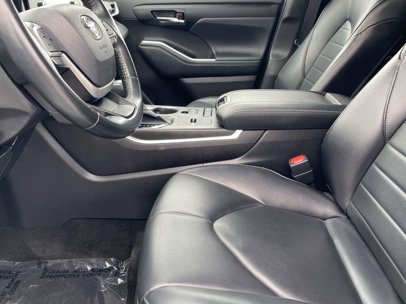 2022 Toyota Highlander XLEImage 19