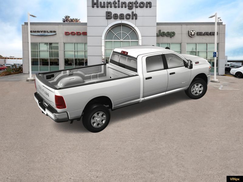 2025 RAM 3500 Big Horn Crew Cab 4x4 DuallyImage 8